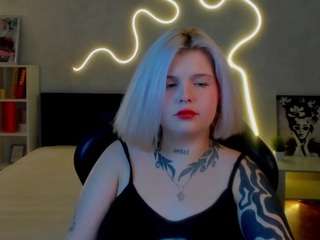 shadow-purr webcam model stream image