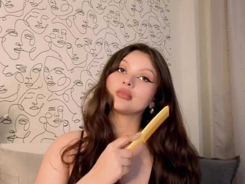 charming-peach webcam model stream image