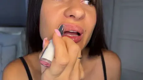 UrLillShy webcam model stream image