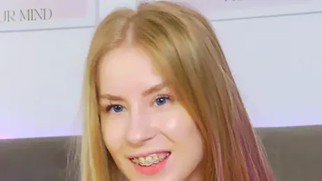 VioletiSwone webcam model stream image