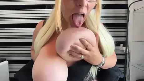 BustySwingingSlut webcam model stream image