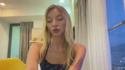 XochitlBrydon webcam cam4 model stream image