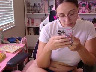 hotpinkcheeto webcam model stream image