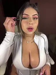 MiaWhitePink_ webcam model stream image