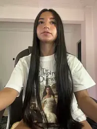 aly_golden_ webcam model stream image