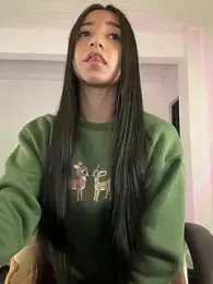 aly_golden_ webcam model stream image