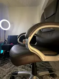 aly_golden_ webcam model stream image