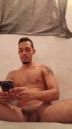 MaxOFiMoon webcam model stream image