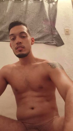MaxOFiMoon webcam model stream image
