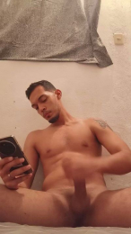 MaxOFiMoon webcam model stream image