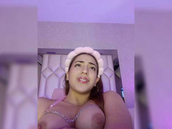 BellaSaint webcam model stream image
