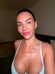 krissiswrld- webcam model stream image