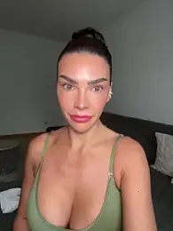 krissiswrld- webcam model stream image