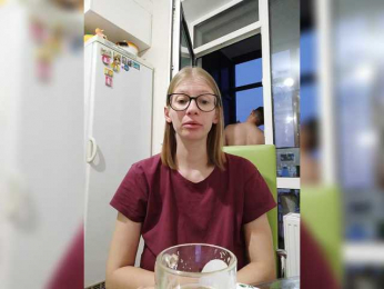 Sur-prise- webcam model stream image