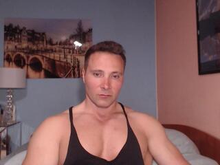 Hunky Muscle webcam model stream image