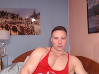Hunky Muscle webcam model stream image