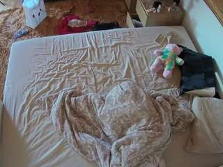 voyeurcam-julmodels-whitebed-3 webcam camsoda model stream image