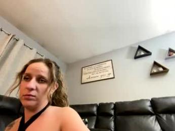 thickwhitegirl616114 webcam model stream image