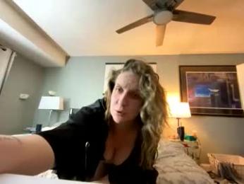 thickwhitegirl616114 webcam model stream image