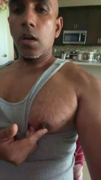 Beachmusclefit webcam model stream image