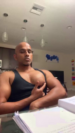 Beachmusclefit webcam model stream image