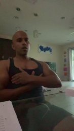 Beachmusclefit webcam model stream image