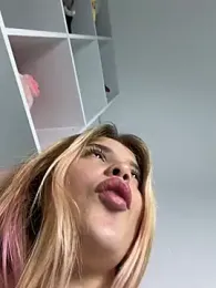 _Alicee_1 webcam model stream image