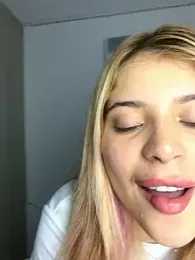 _Alicee_1 webcam model stream image