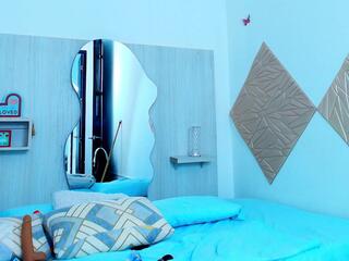 Evangeline Hills webcam model stream image