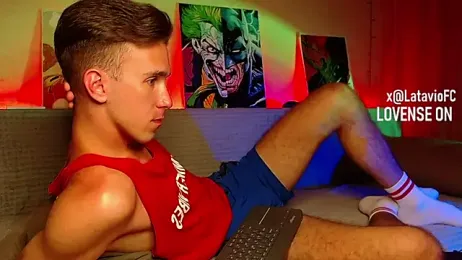 Midnighter_ webcam model stream image