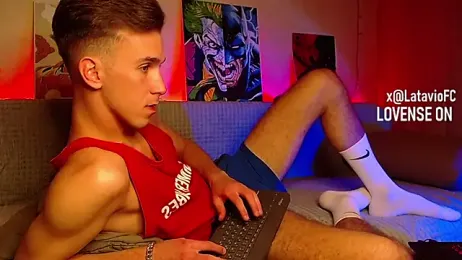 Midnighter_ webcam model stream image