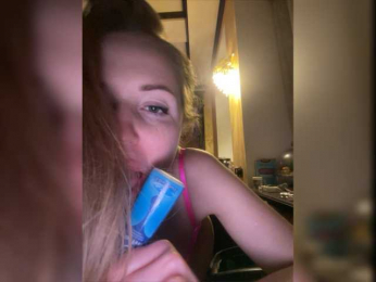 LunaViir webcam model stream image