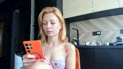 Karoline121 webcam model stream image