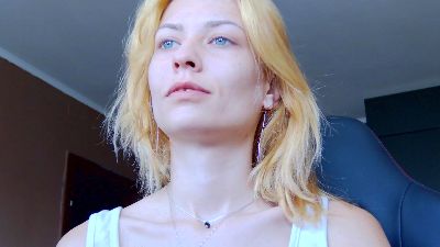 Karoline121 webcam model stream image