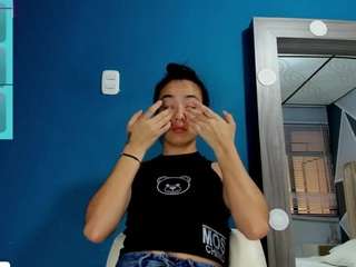 mia-scarlet webcam model stream image