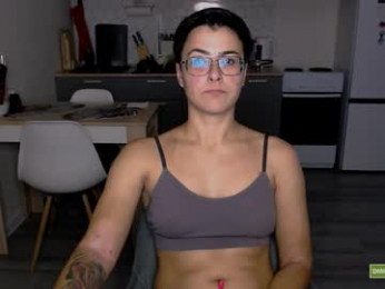 chloe_x_ webcam model stream image