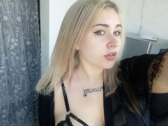DinahSalimas webcam preview