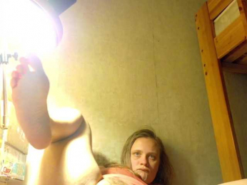 Frummi webcam model stream image