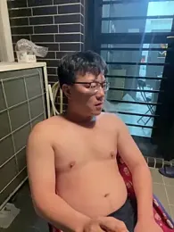 YoY-man webcam model stream image