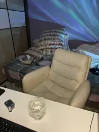 YoY-man webcam model stream image