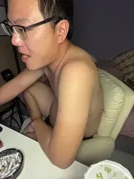 YoY-man webcam model stream image