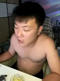 YoY-man webcam model stream image