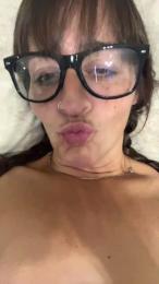 MyaTulipsOG webcam preview