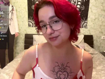 YoungAvenoso webcam model stream image