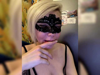 TilyTily webcam model stream image