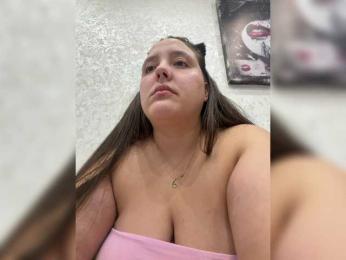 Alisaay webcam model stream image