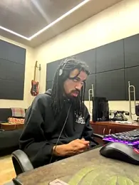 FavelaDaddyCum webcam model stream image