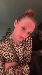 Kiki2323 webcam model stream image