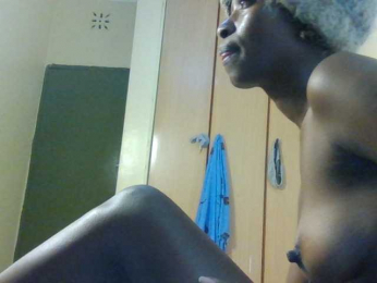 Creamyswee webcam model stream image