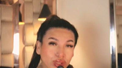 Meelfox webcam model stream image